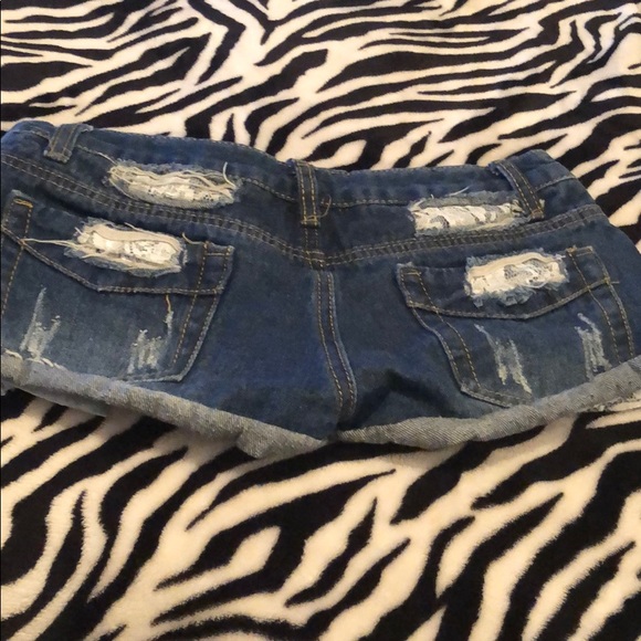 Shorts - Picture 2 of 3